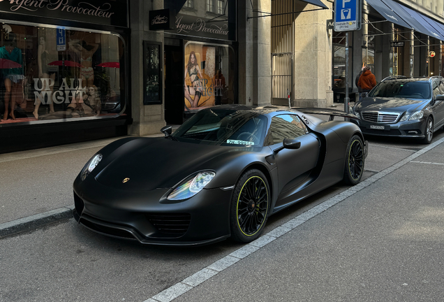 Porsche 918 Spyder Weissach Package