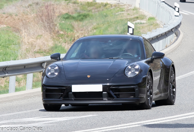 Porsche 992 Carrera 4 GTS