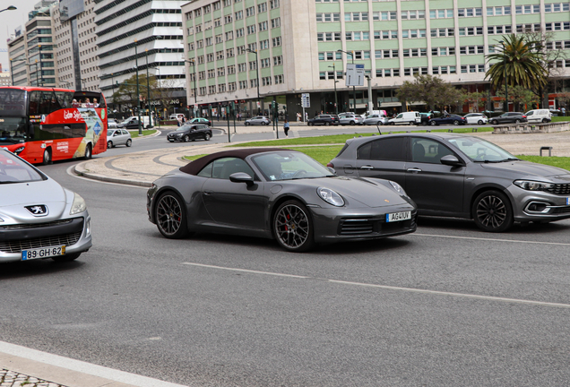 Porsche 992 Carrera 4S Cabriolet