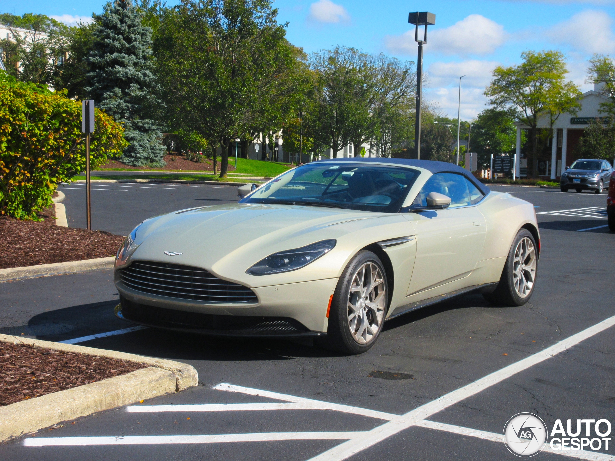 Aston Martin DB11 V8 Volante