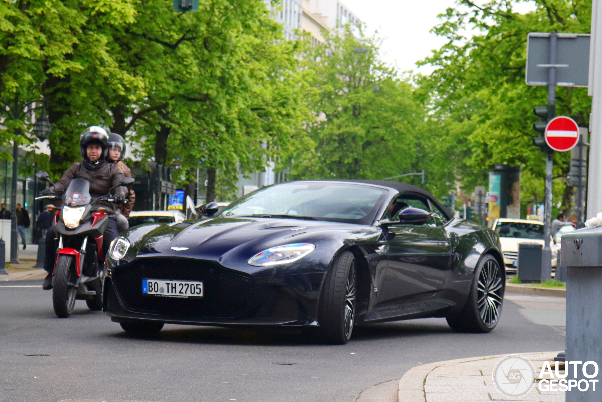 Aston Martin DBS Superleggera Volante