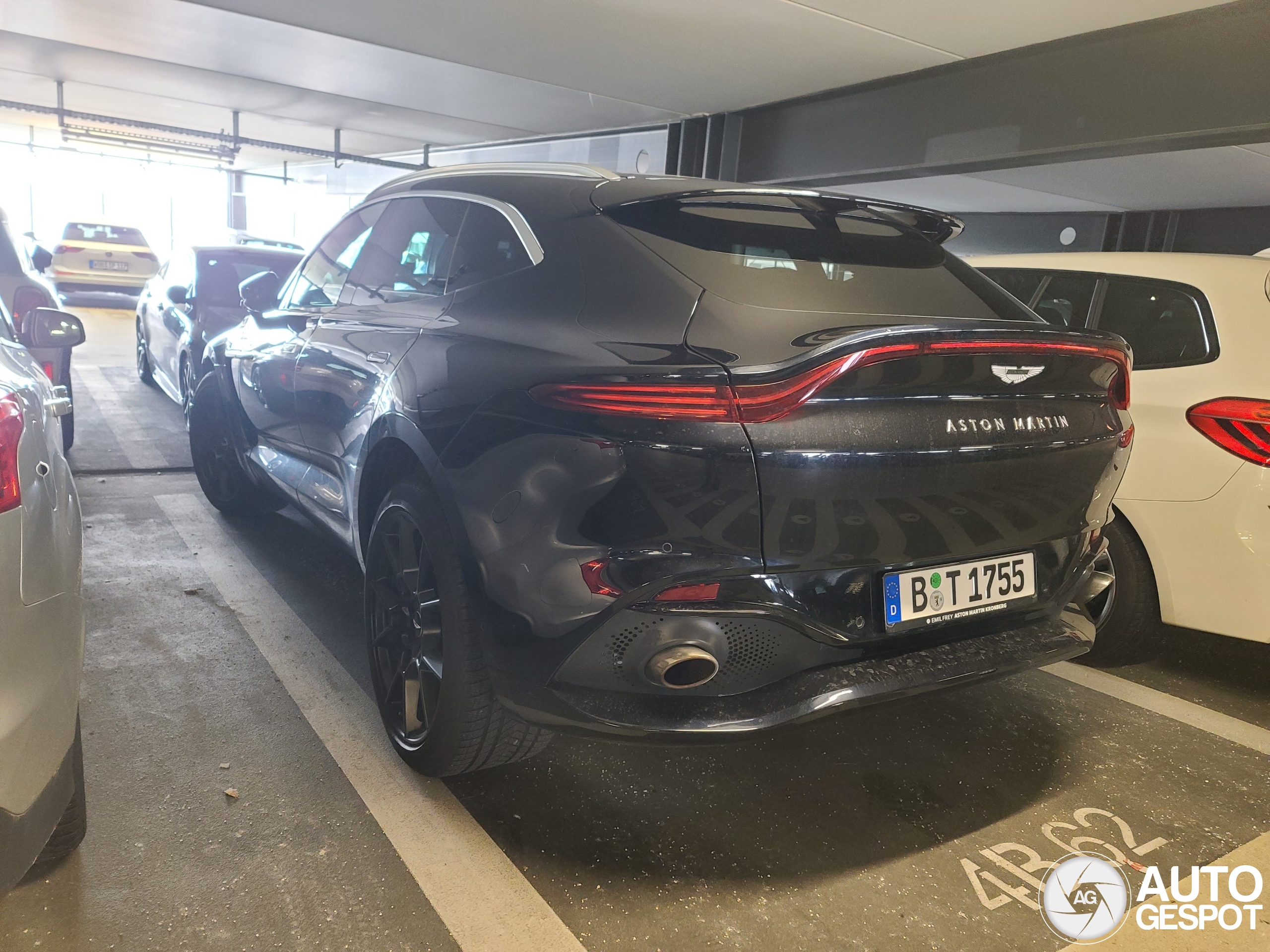 Aston Martin DBX