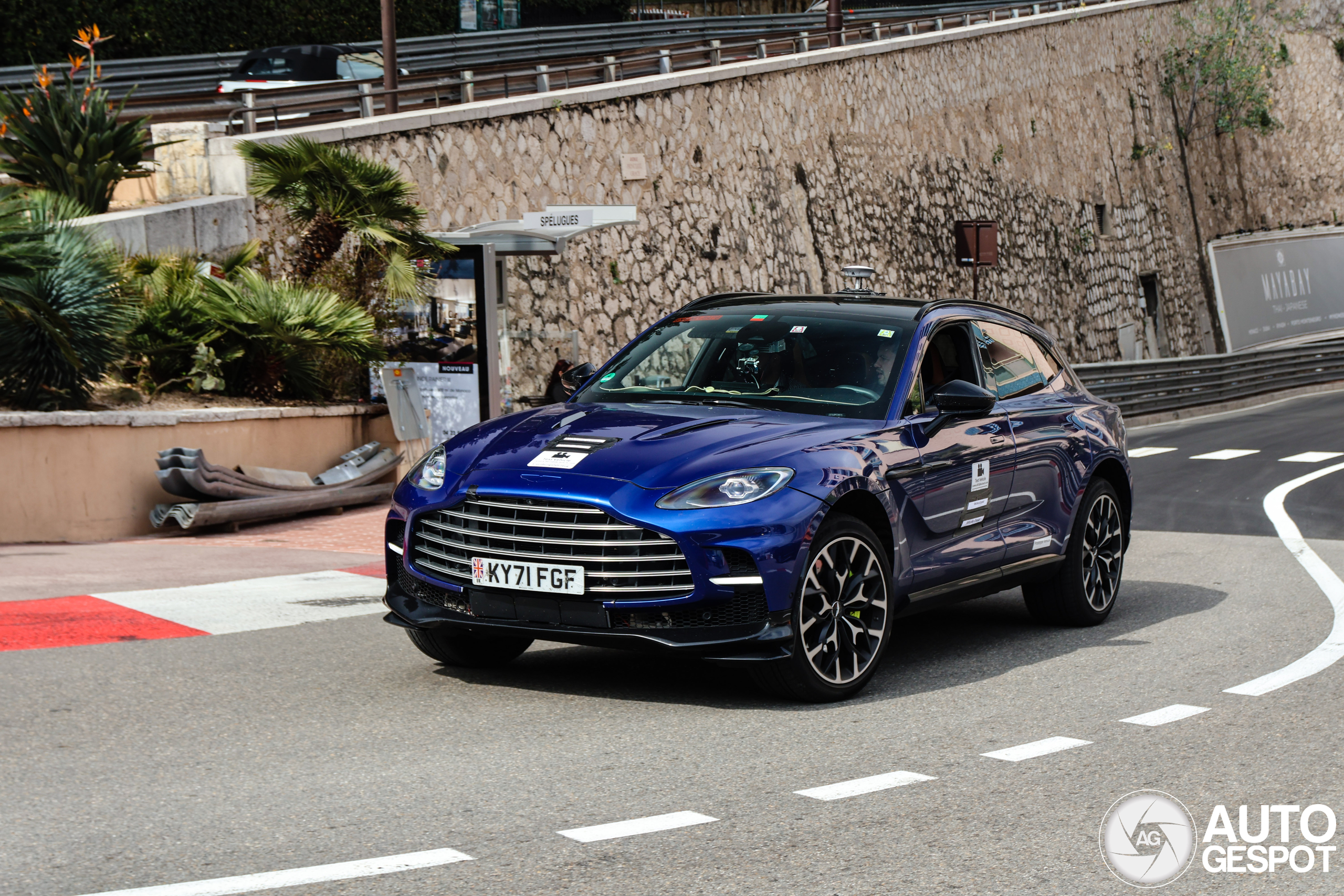 Aston Martin DBX707