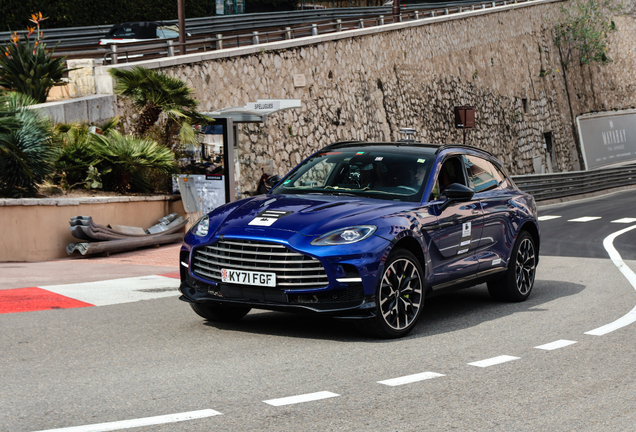 Aston Martin DBX707