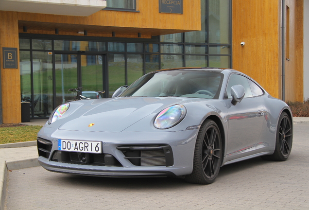 Porsche 992 Carrera 4 GTS