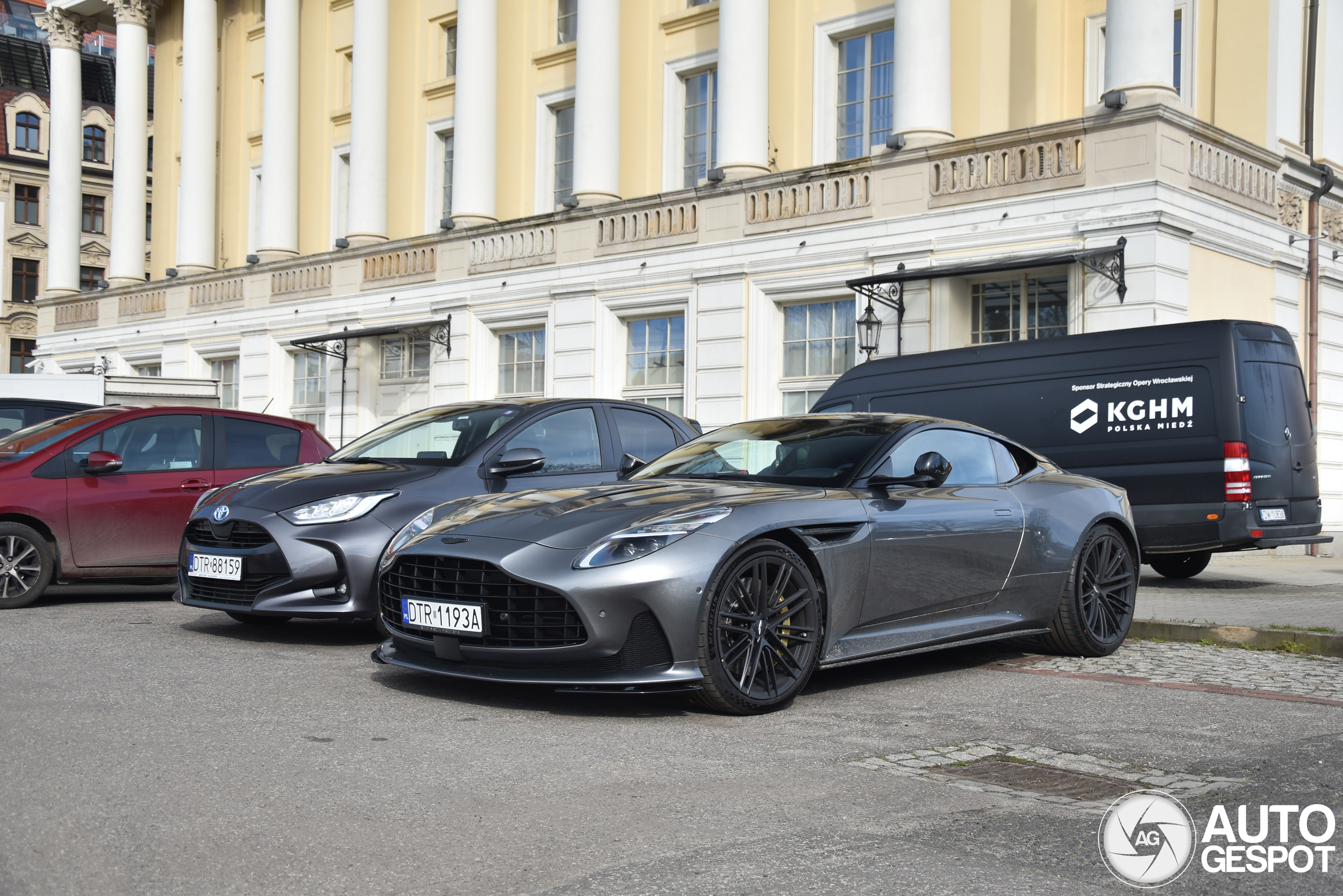 Aston Martin DB12