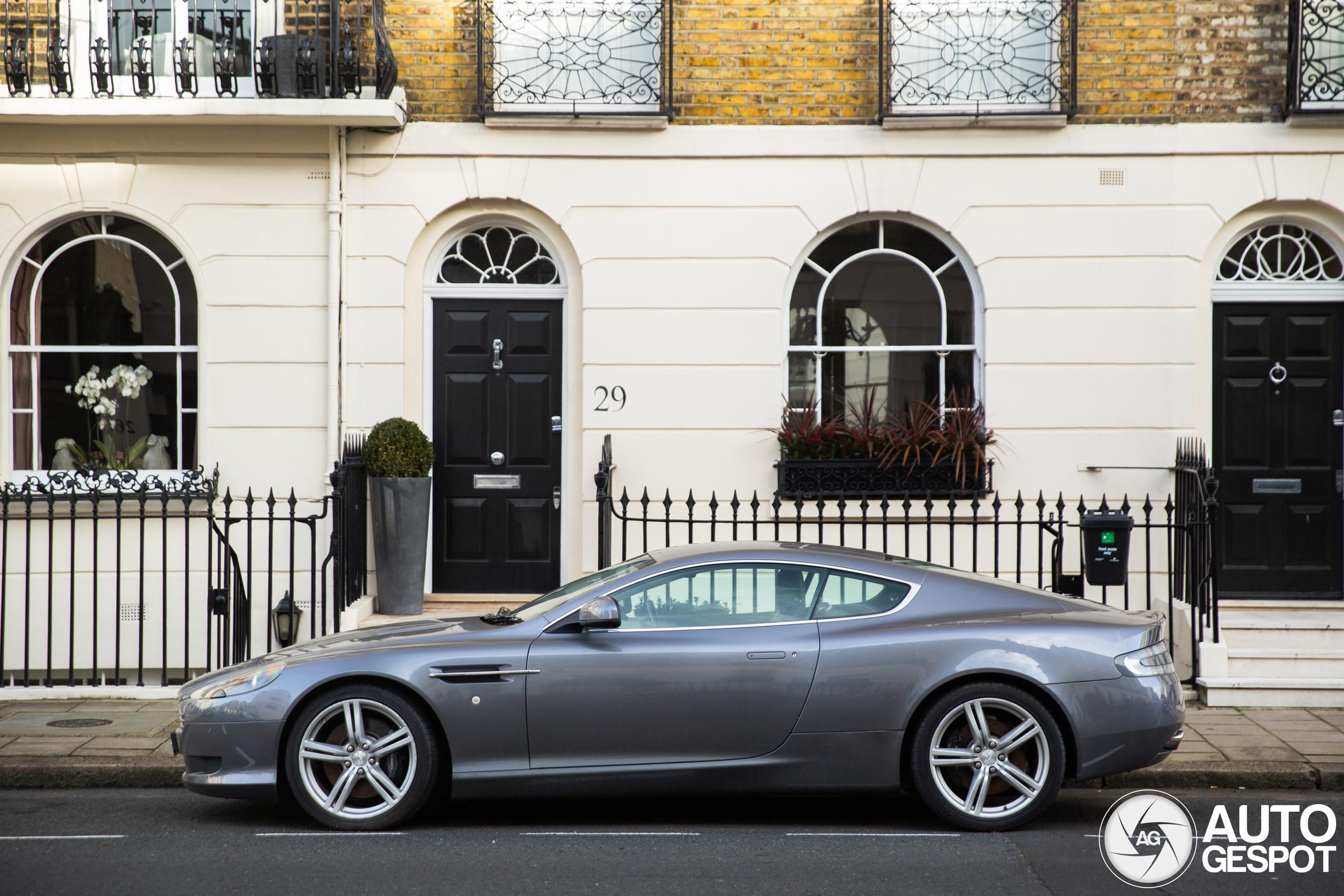 Aston Martin DB9