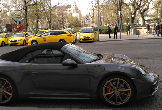 Porsche 992 Carrera 4S Cabriolet