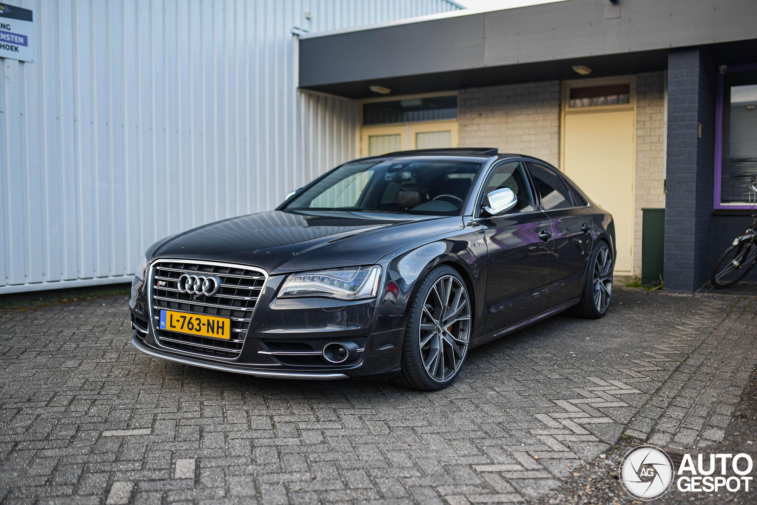 Audi S8 D4