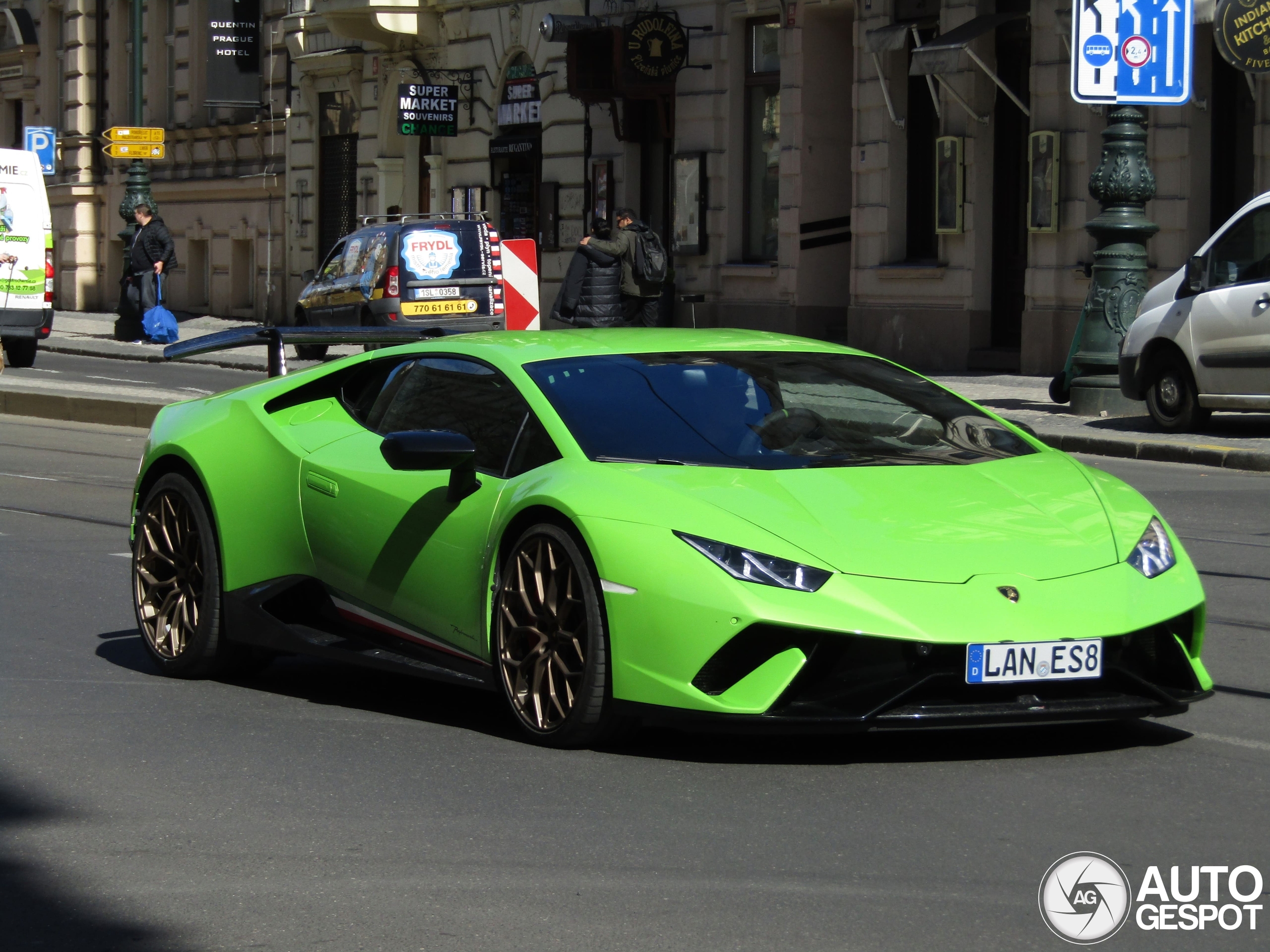 Lamborghini Huracán LP640-4 Performante