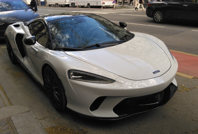 McLaren GT