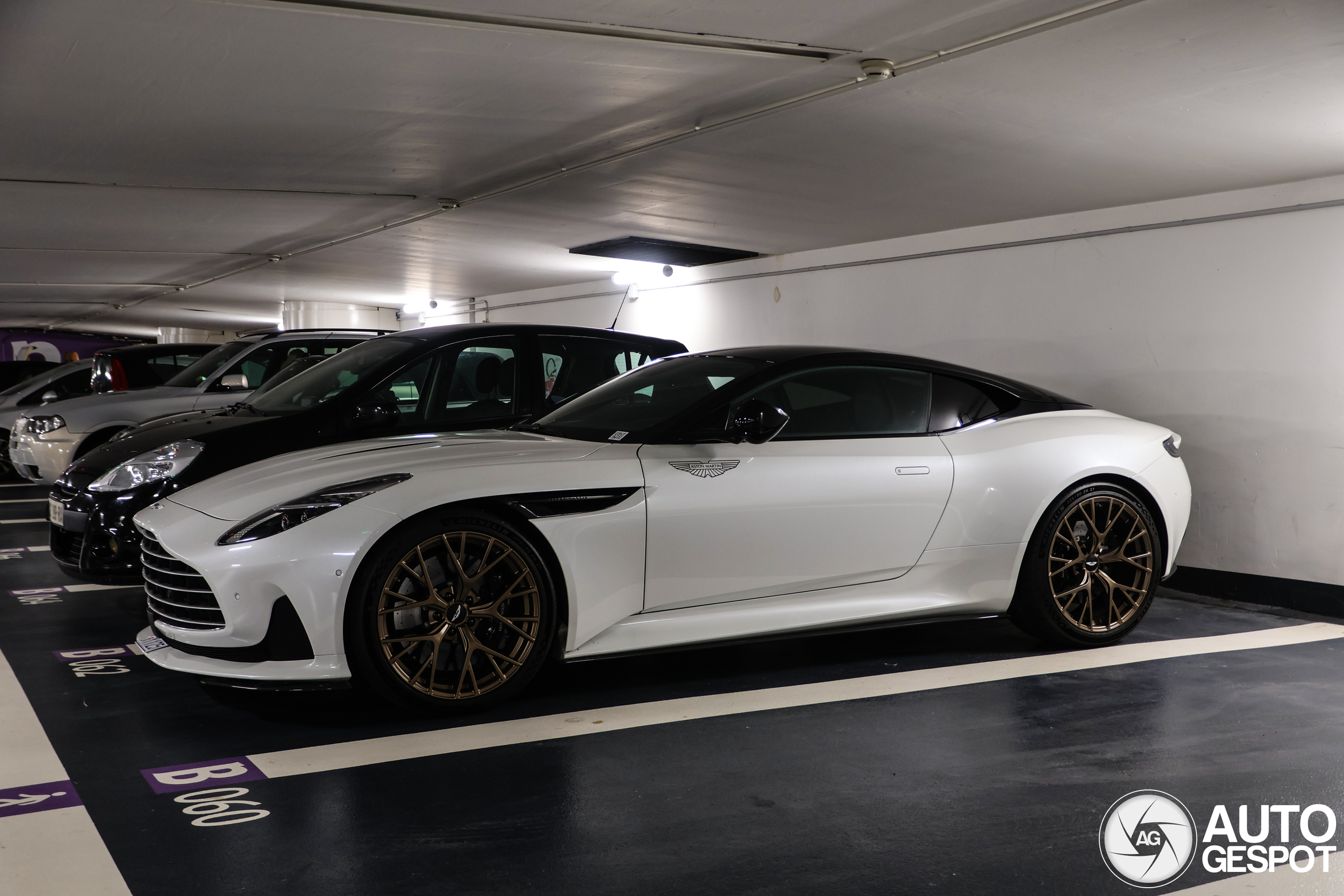 Aston Martin DB12