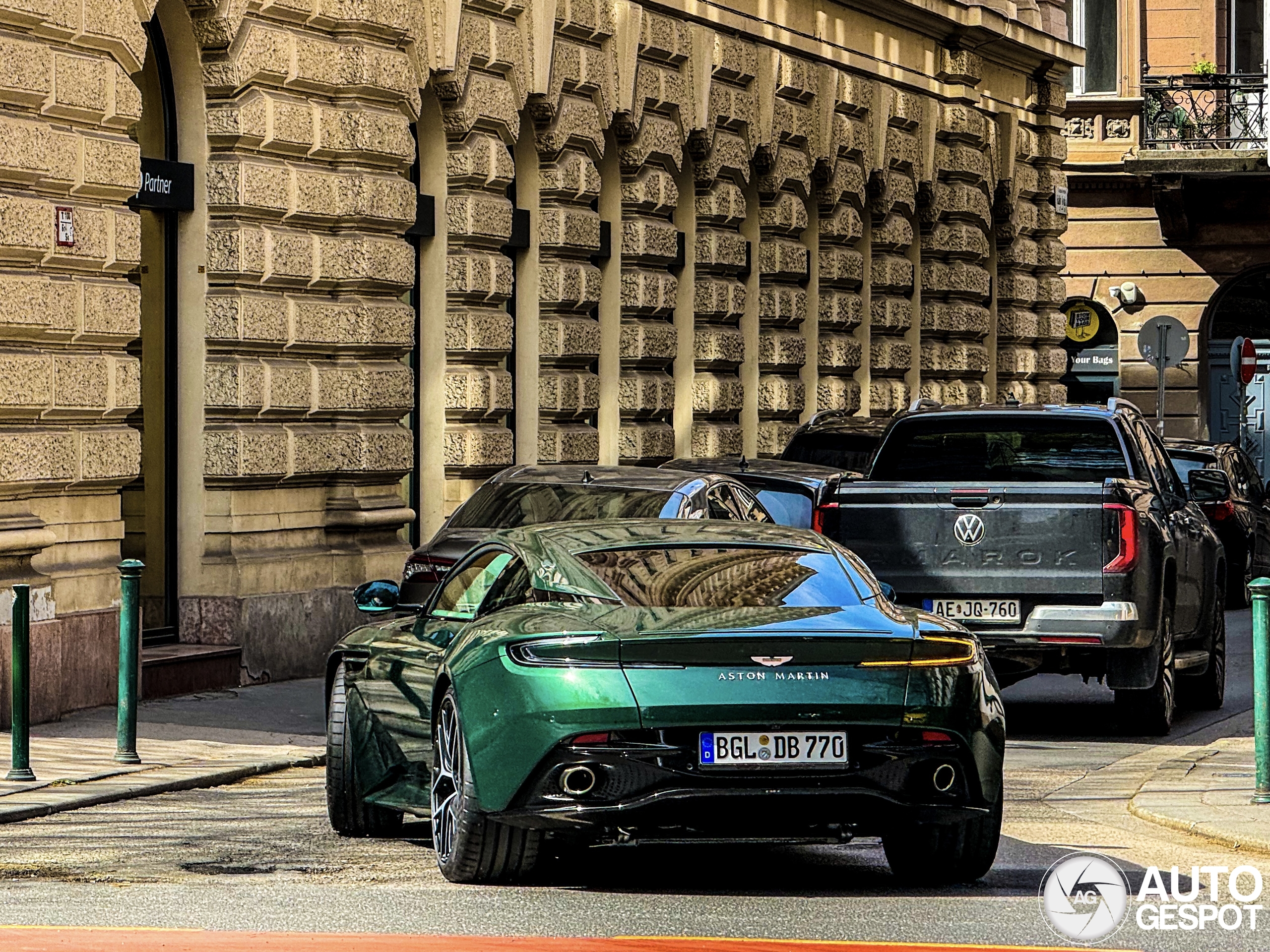 Aston Martin DB12