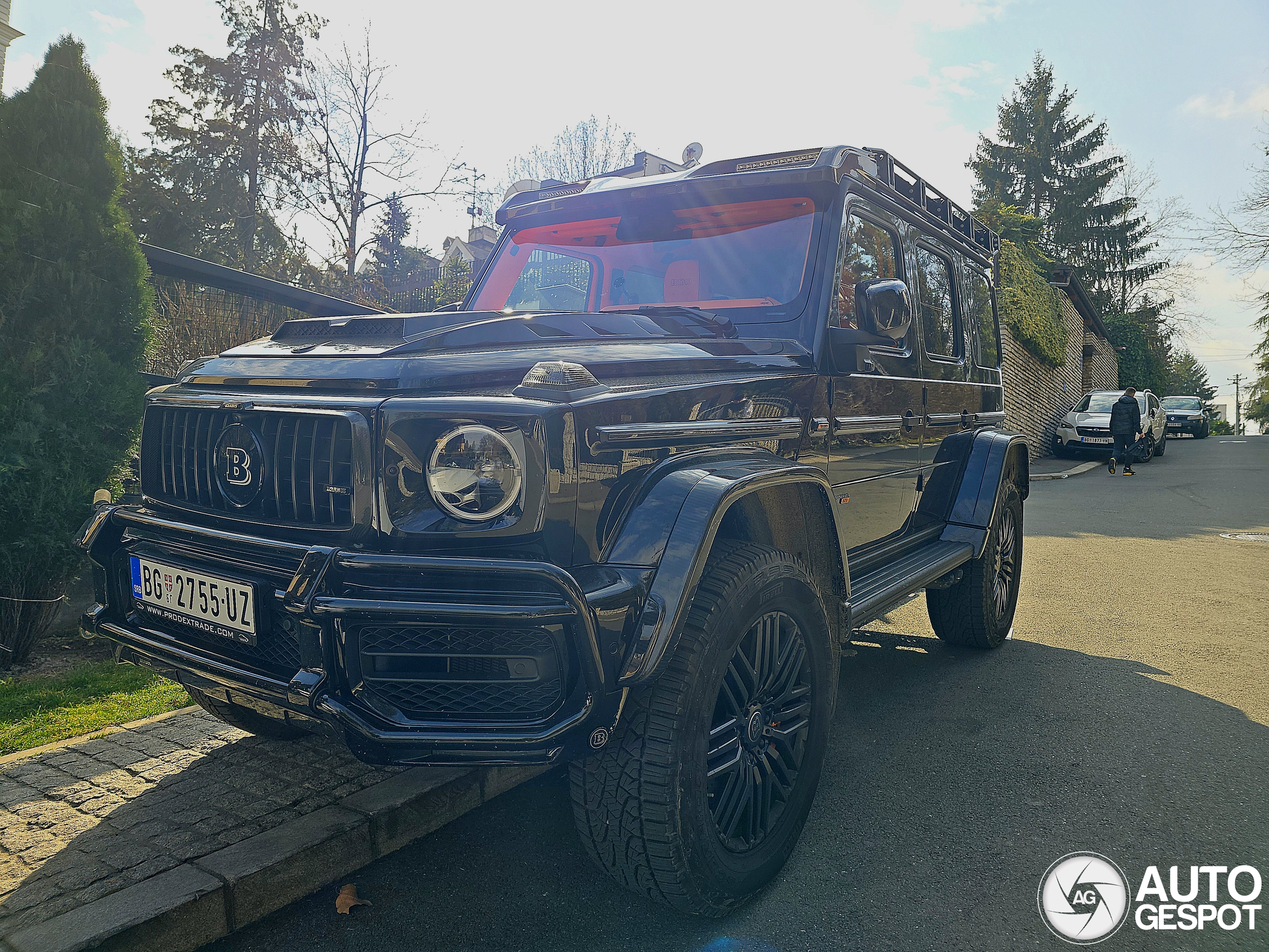 Smart Idea or just for show? G-Wagon sports Smart car as rooftop accessory