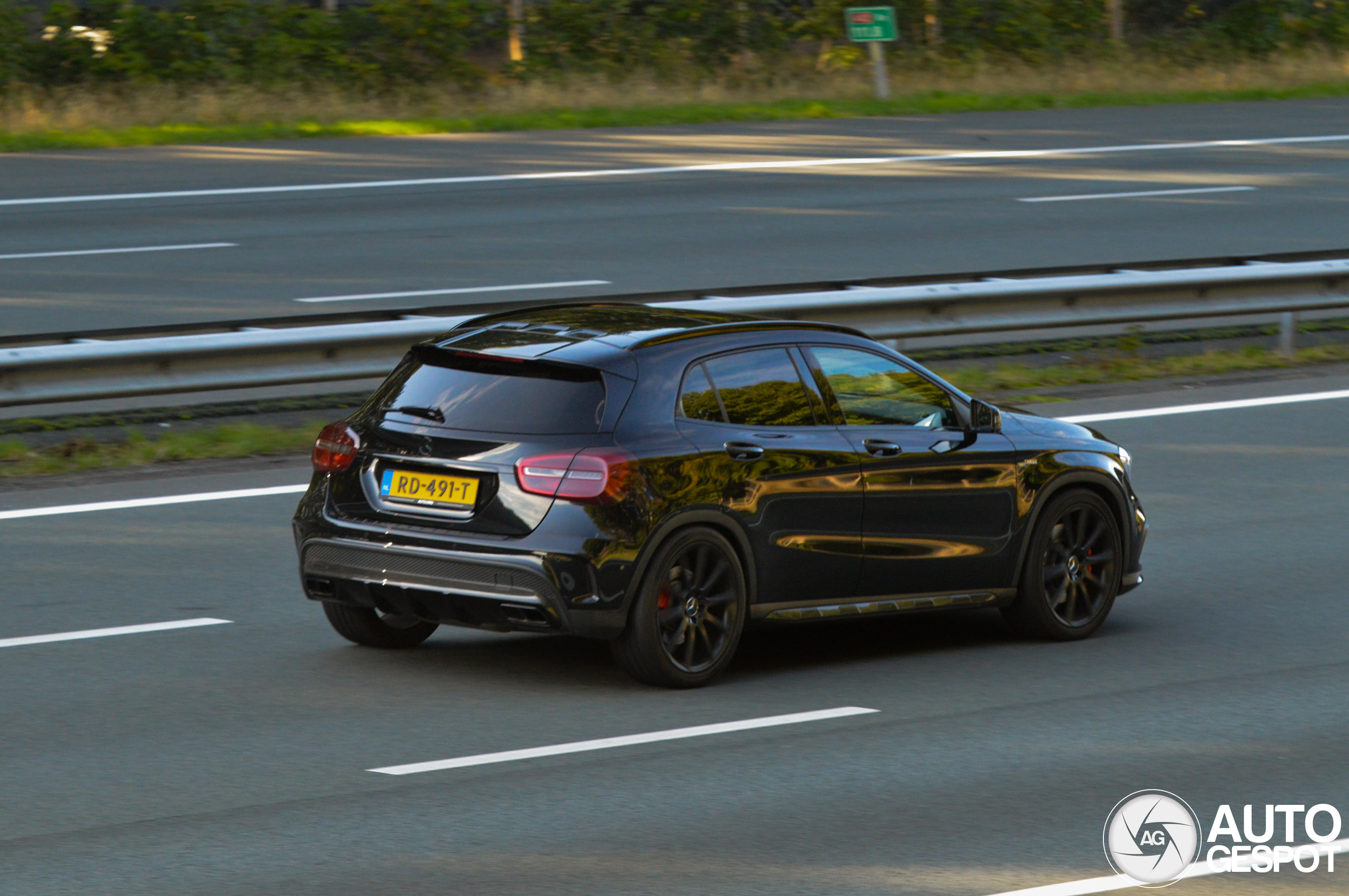 Mercedes-Benz GLA 45 AMG X156