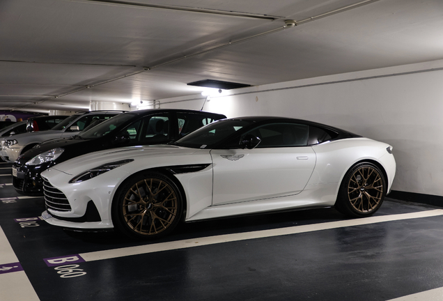 Aston Martin DB12