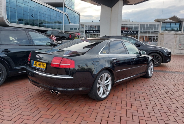 Audi S8 D3