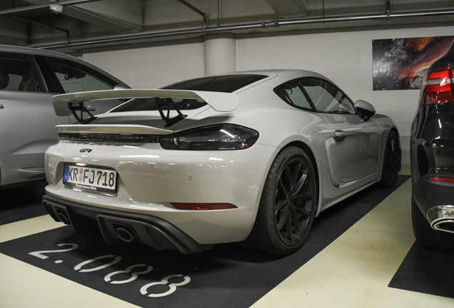 Porsche 718 Cayman GT4