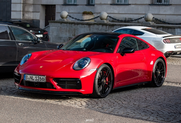 Porsche 992 Carrera 4 GTS