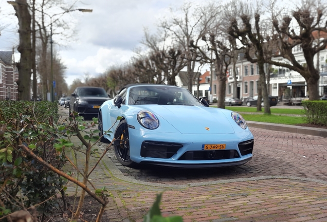 Porsche 992 Carrera 4 GTS Cabriolet