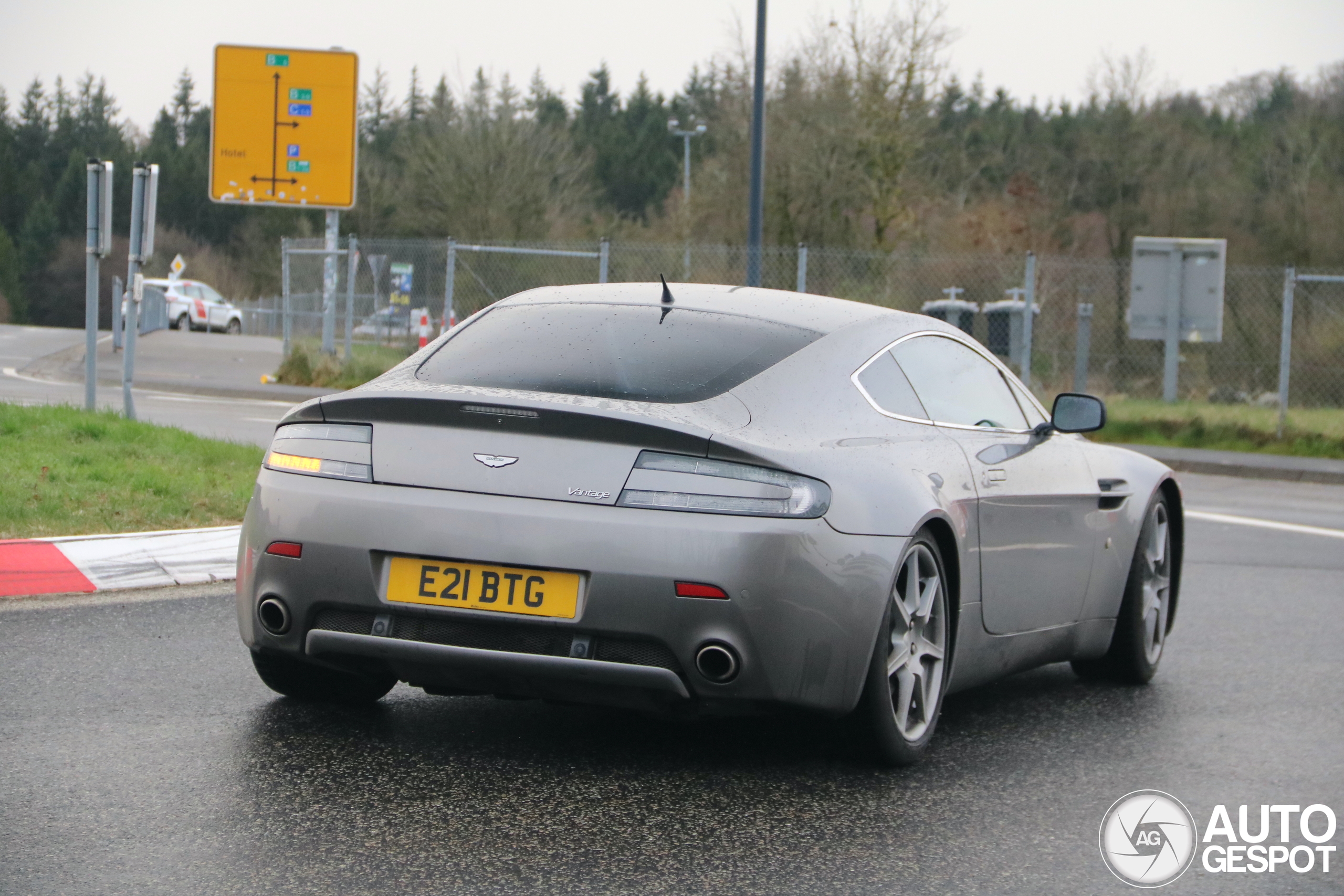 Aston Martin V8 Vantage