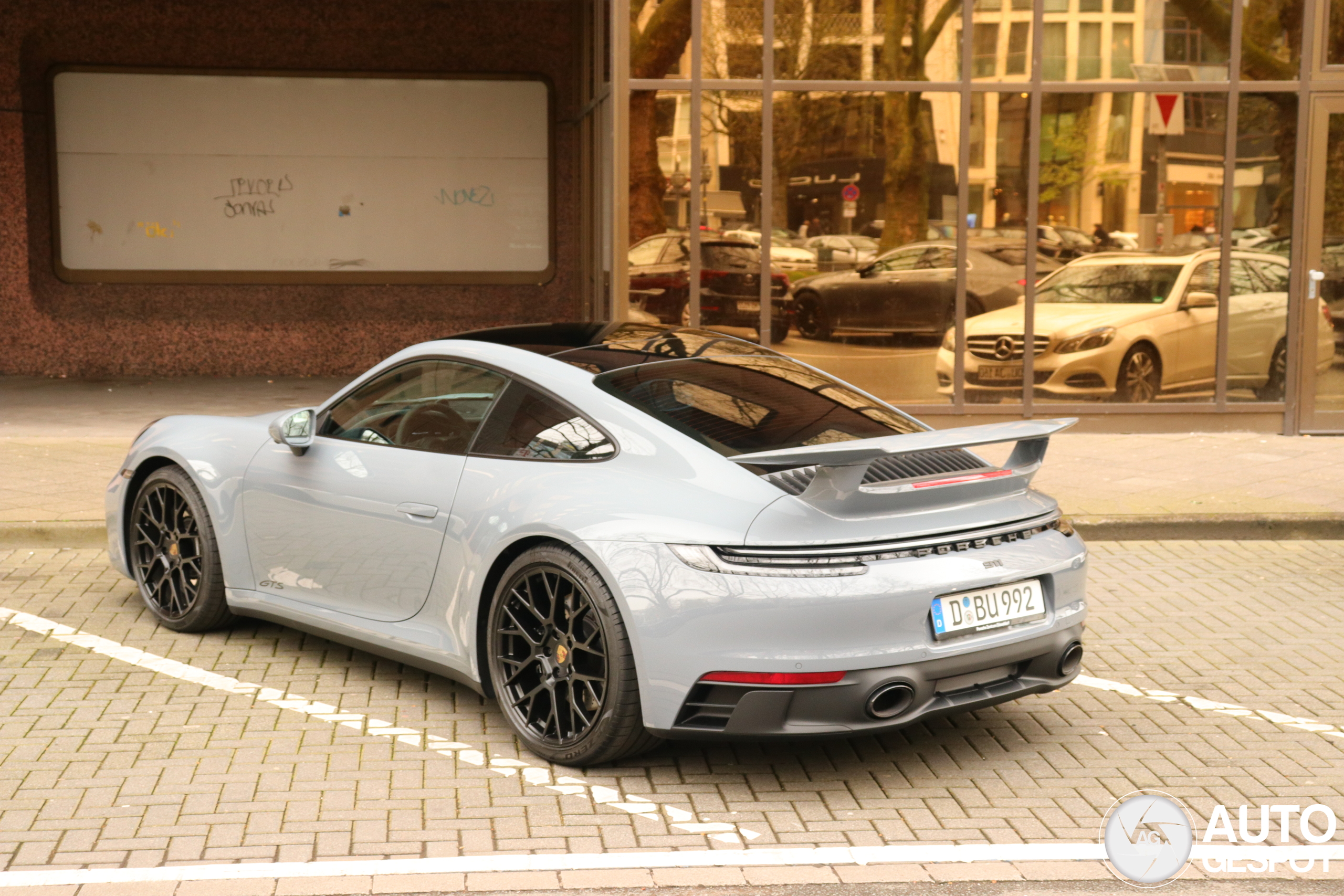 Porsche 992 Carrera GTS