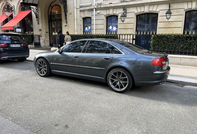 Audi S8 D3