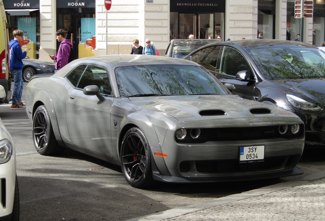 Dodge Challenger SRT Hellcat Widebody Jailbreak