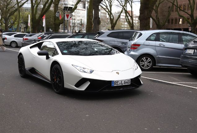 Lamborghini Huracán LP640-4 Performante