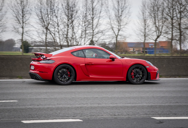 Porsche 718 Cayman GT4