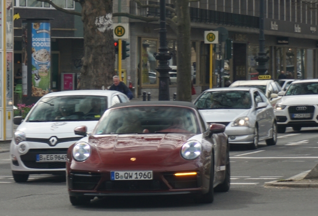 Porsche 992 Targa 4S Heritage Design Edition