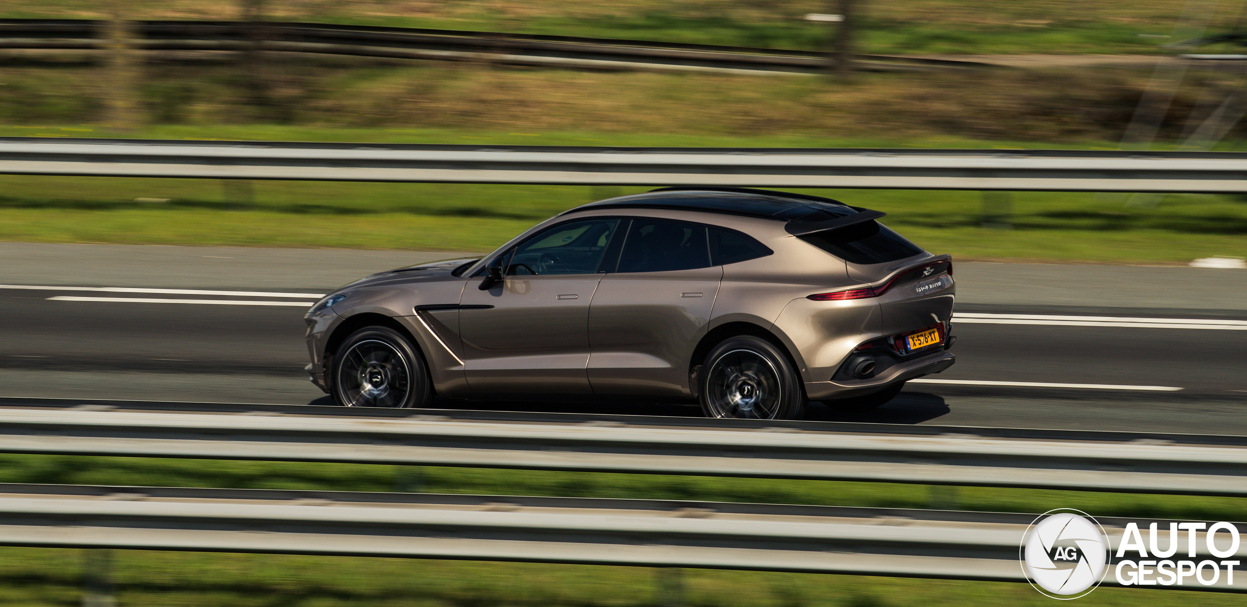 Aston Martin DBX