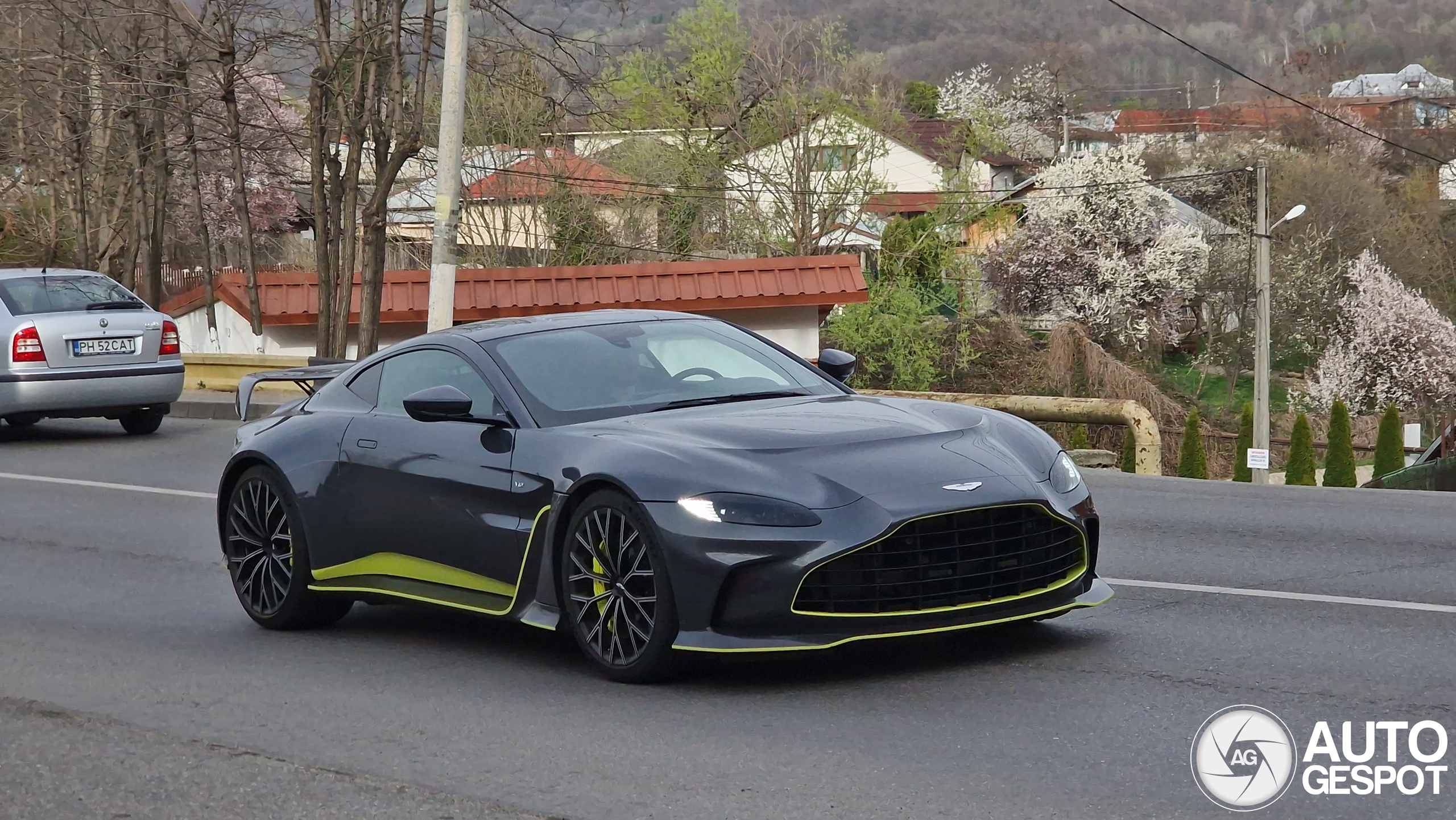 Aston Martin V12 Vantage 2023