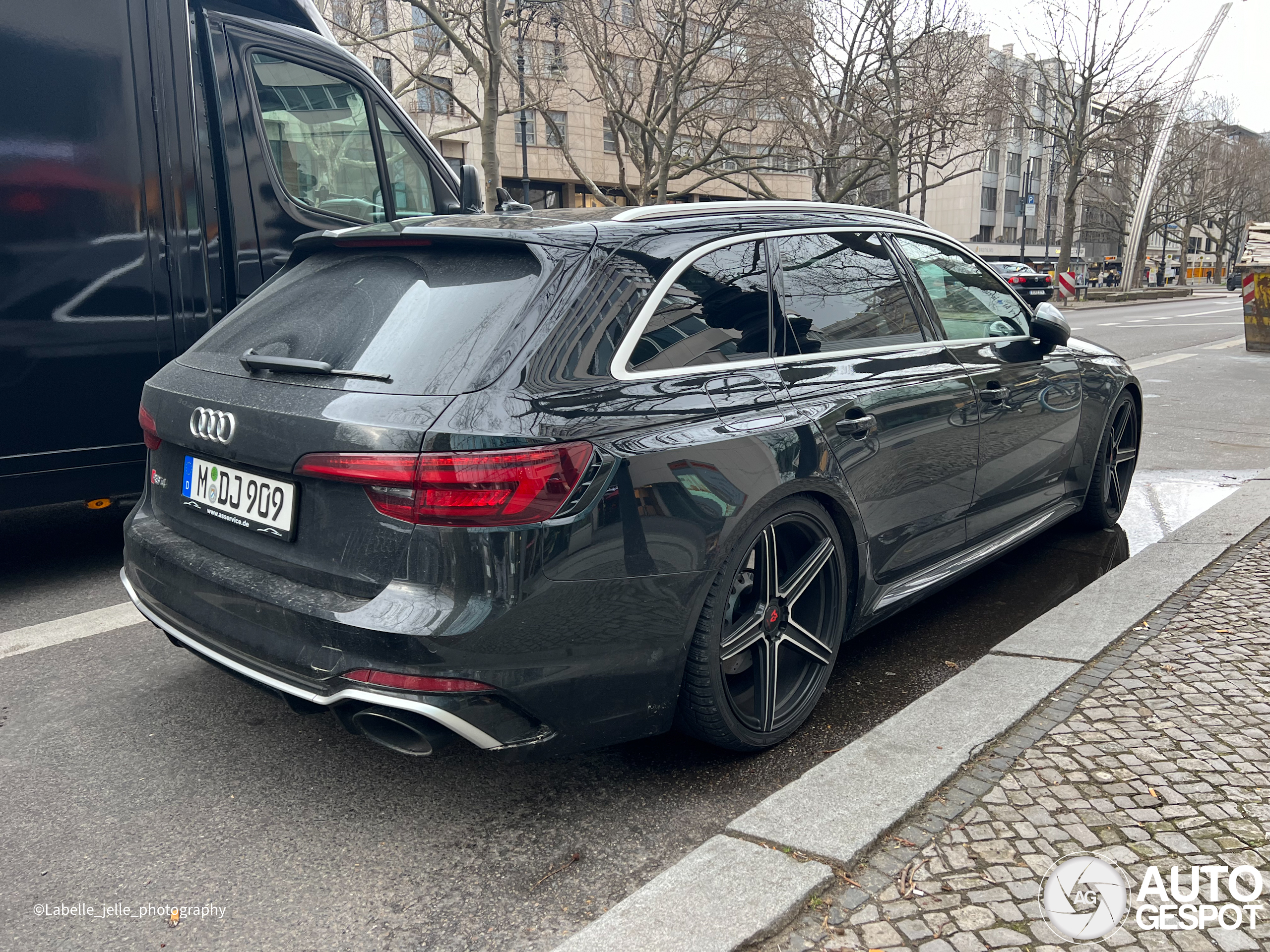 Audi RS4 Avant B9