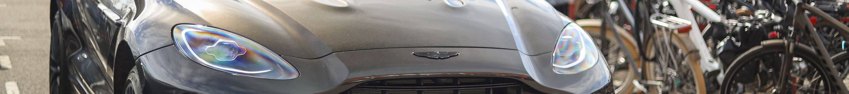 Aston Martin DBX707