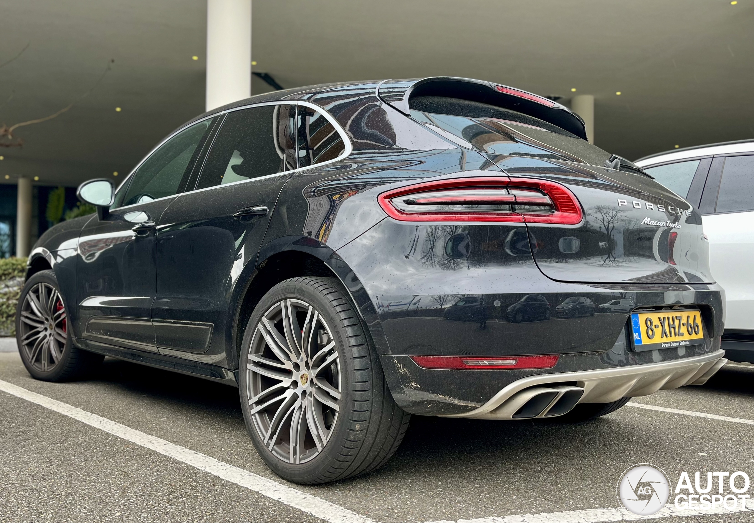 Porsche 95B Macan Turbo