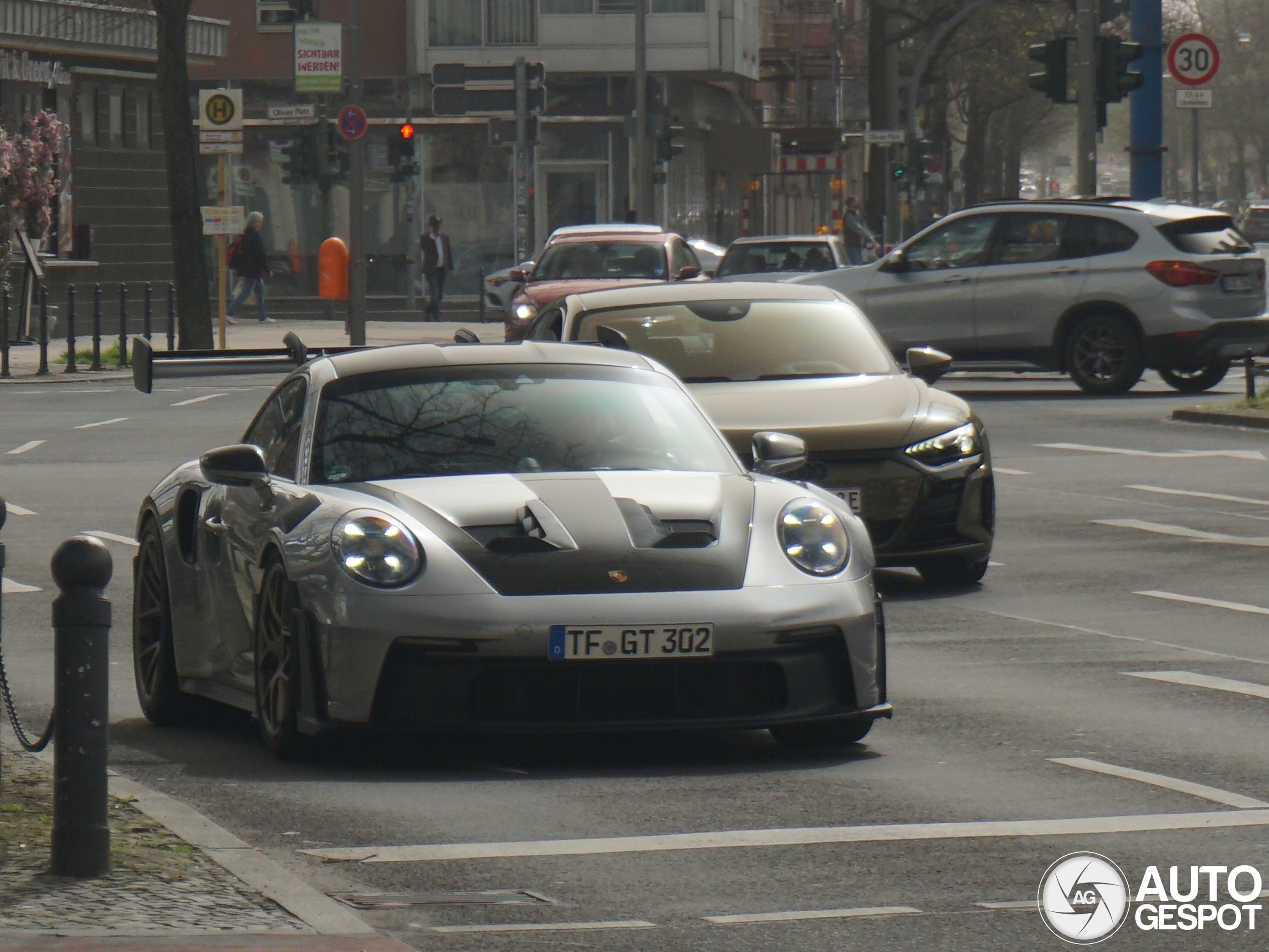 Porsche 992 GT3 RS Weissach Package