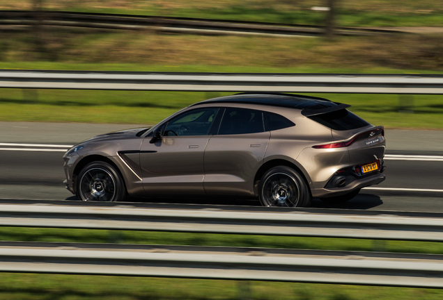 Aston Martin DBX