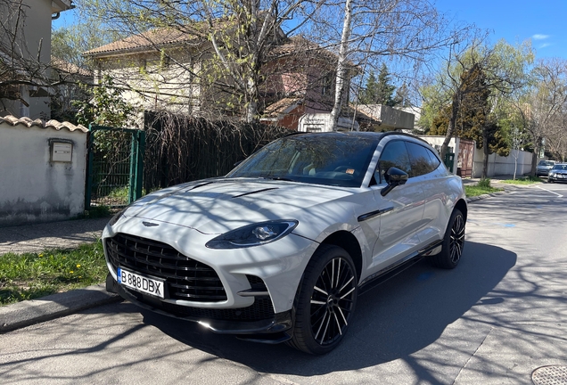 Aston Martin DBX707