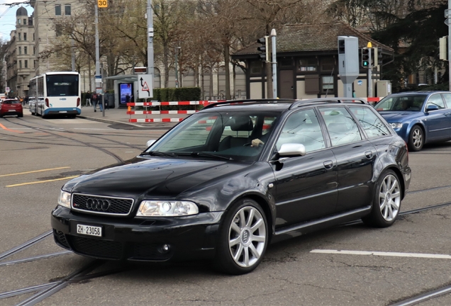 Audi RS4 Avant B5