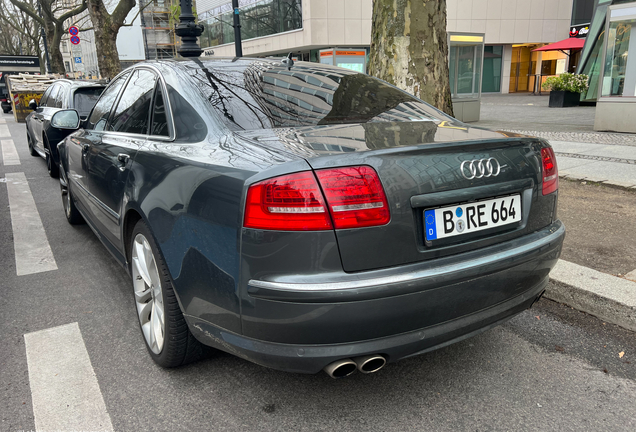 Audi S8 D3