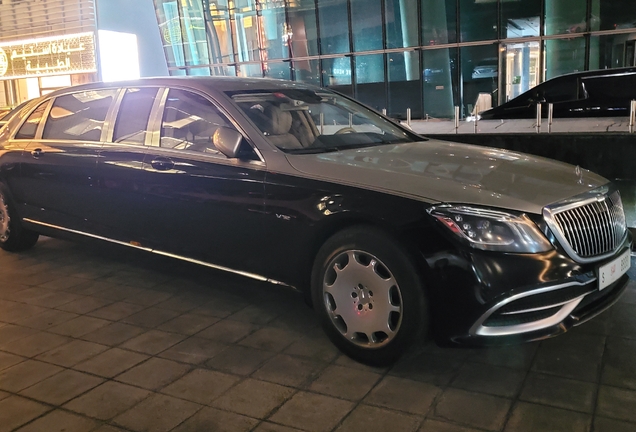 Mercedes-Maybach S 650 Pullman VV222