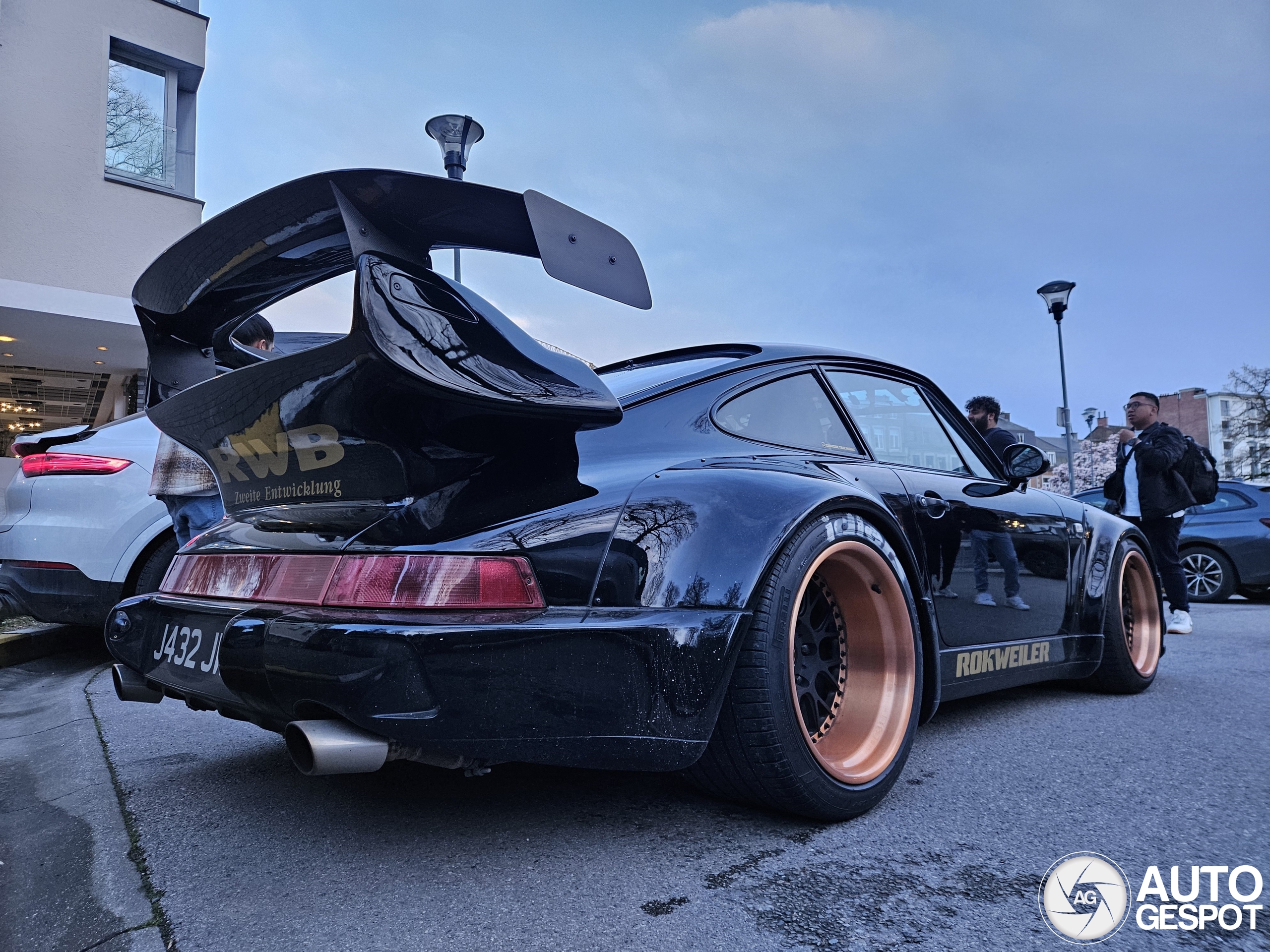 Porsche 964 Turbo Rauh-Welt Begriff - 01 April 2024 - Autogespot