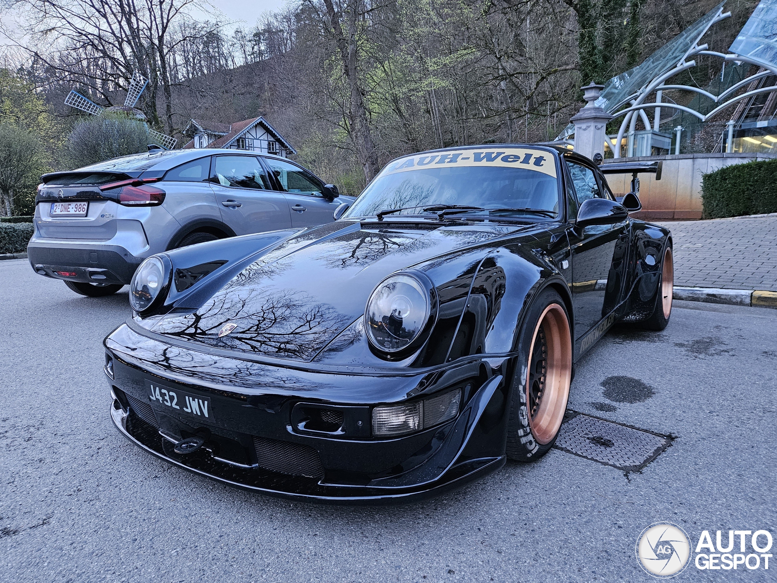 Porsche 964 Turbo Rauh-Welt Begriff - 01 April 2024 - Autogespot