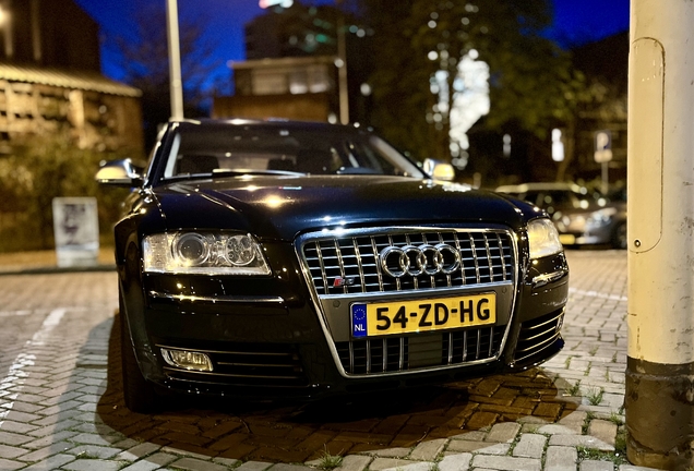 Audi S8 D3