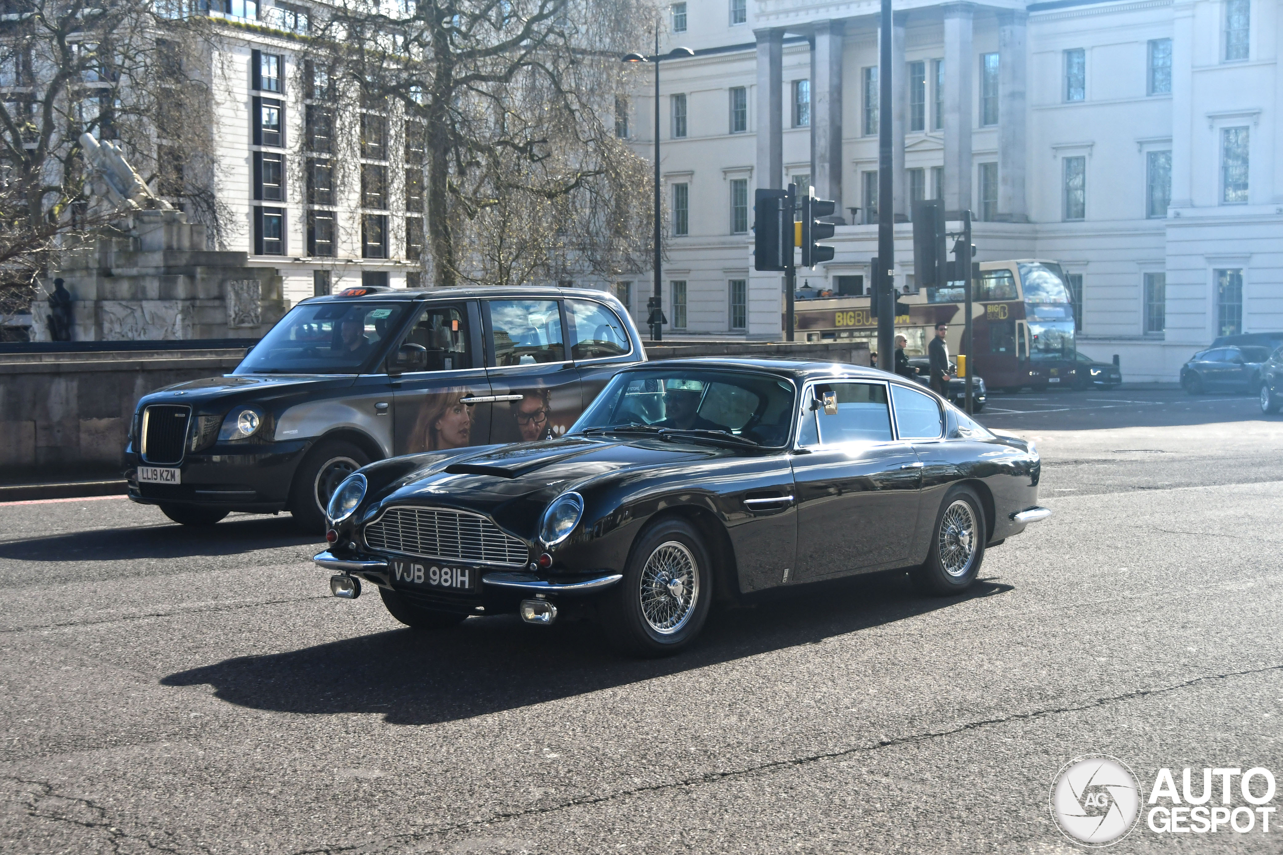 Aston Martin DB6 MKI