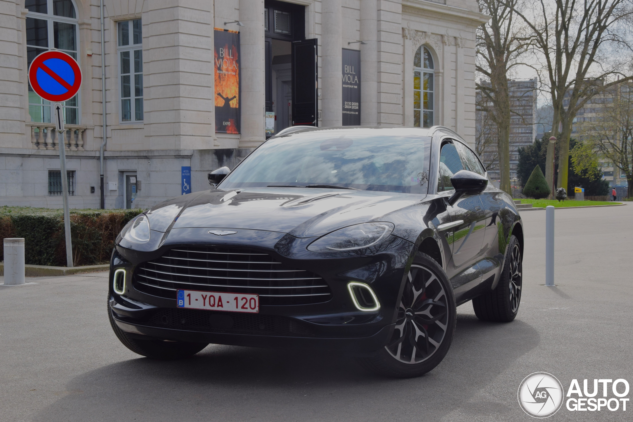 Aston Martin DBX