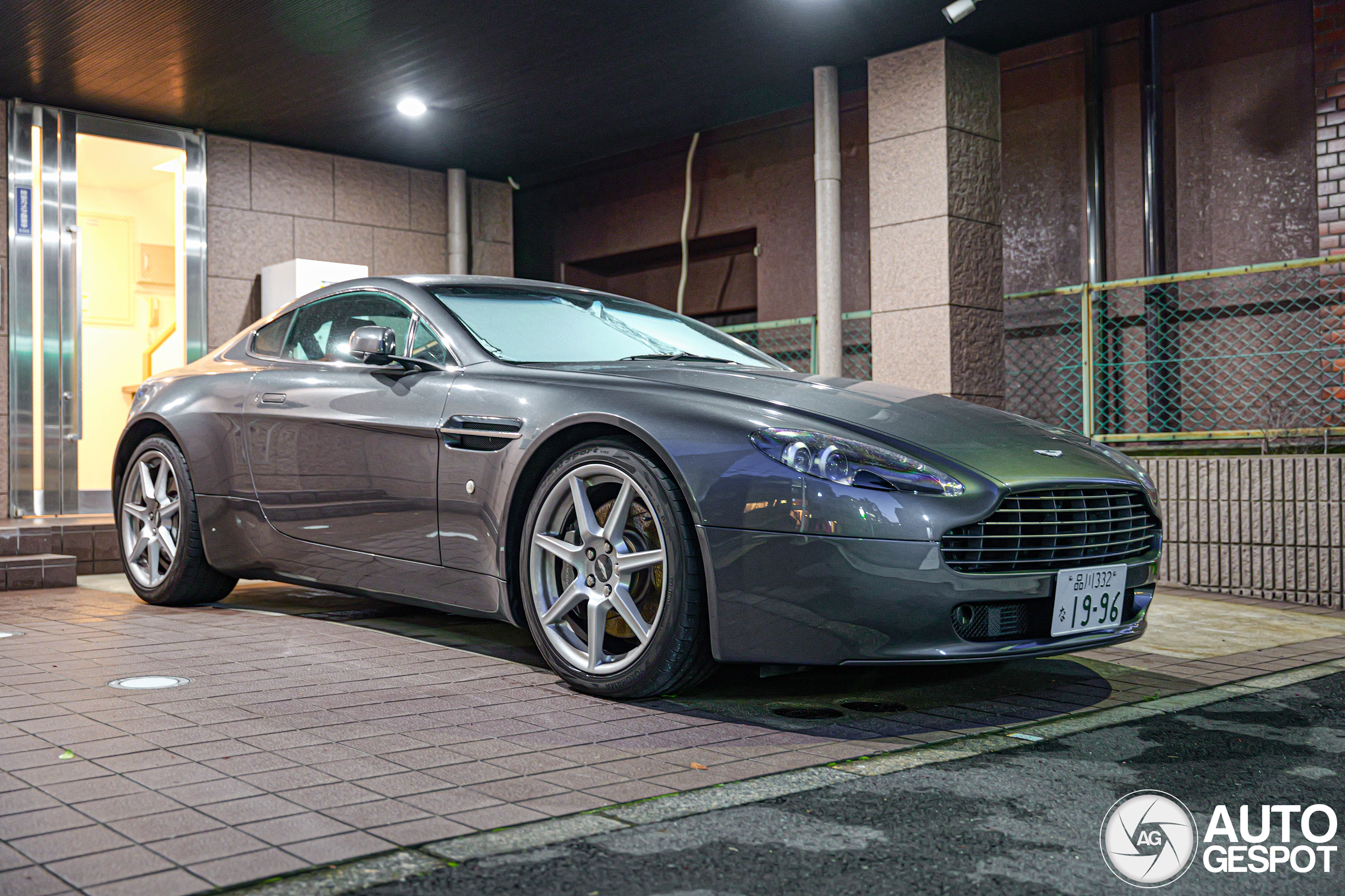 Aston Martin V8 Vantage