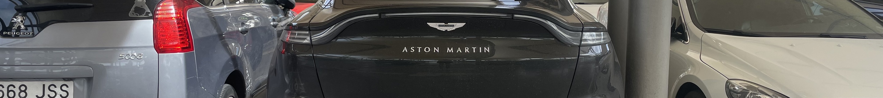 Aston Martin DBX