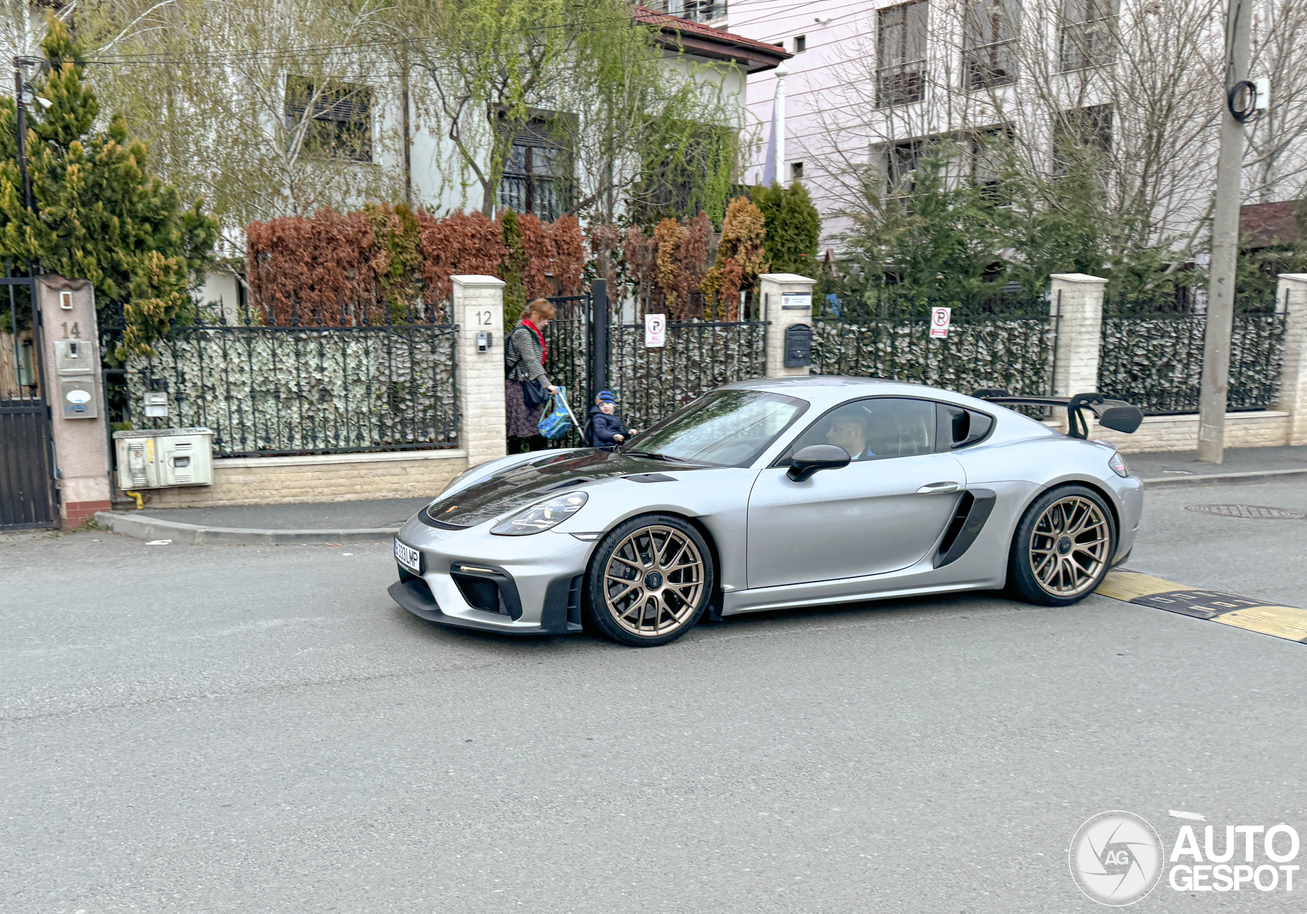 Porsche 718 Cayman GT4 RS Weissach Package